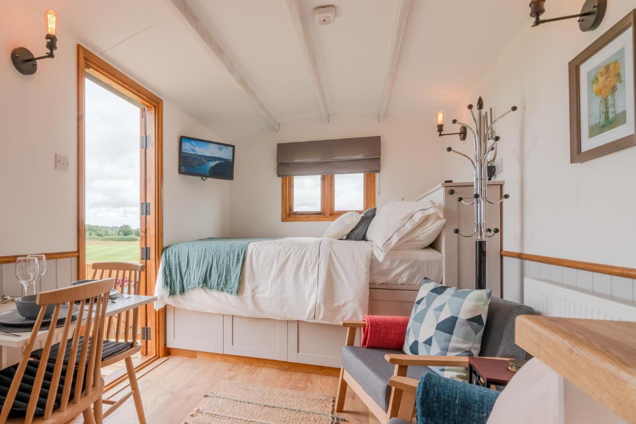 Outbak Shepherds Hut チェルトナム エクステリア 写真